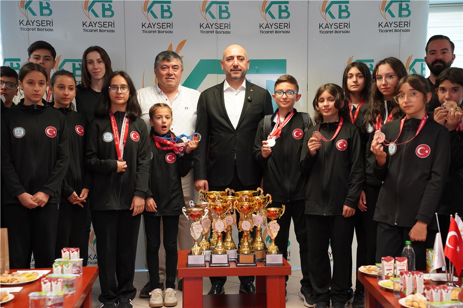 KTB ERVA SPOR OKULU SPORCULARINDAN BAŞKAN BAĞLAMIŞ'A ZİYARET